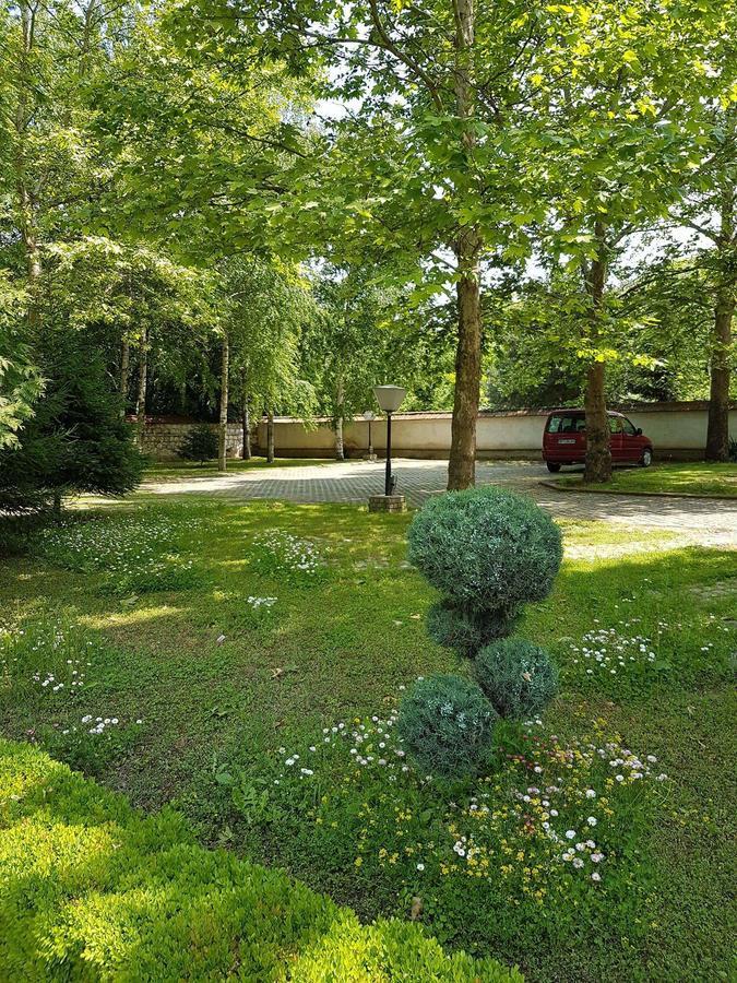 Motel Paradise Oryakhovo Bagian luar foto